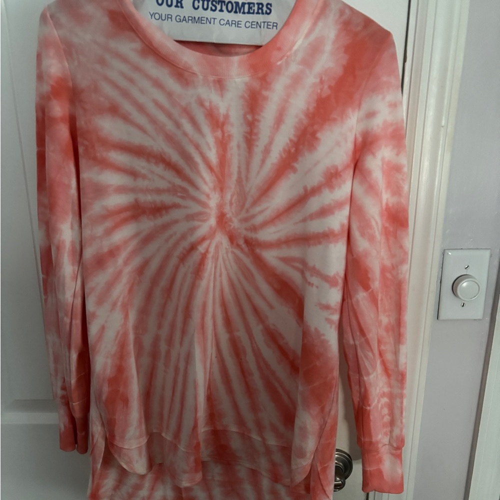 Te Verde women’s activewear tie dye shirt